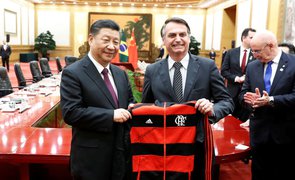 Presidente Bolsonaro presenteia líder chinês