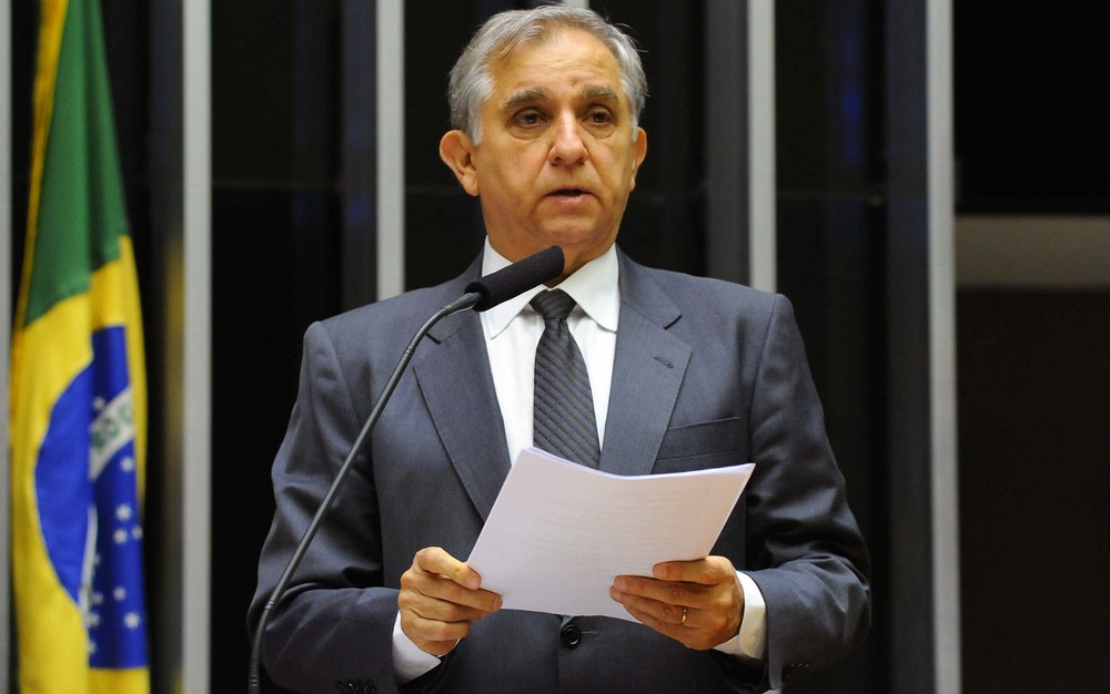 Deputado federal Izalci (PSDB-DF) em discurso na Câmara dos Deputados
