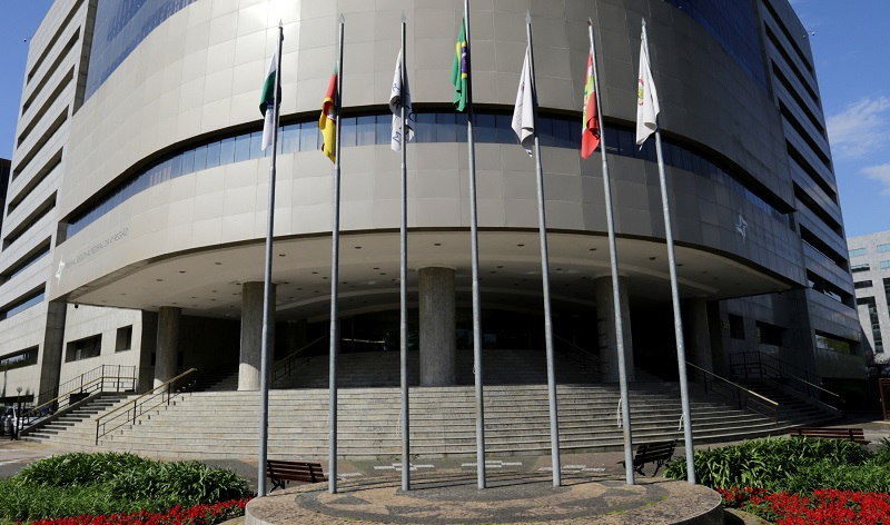 Em sessão de julgamento realizada no dia 27 de novembro, a 6ª Turma da corte negou por unanimidade o recurso e manteve a impossibilidade de desaposentação .