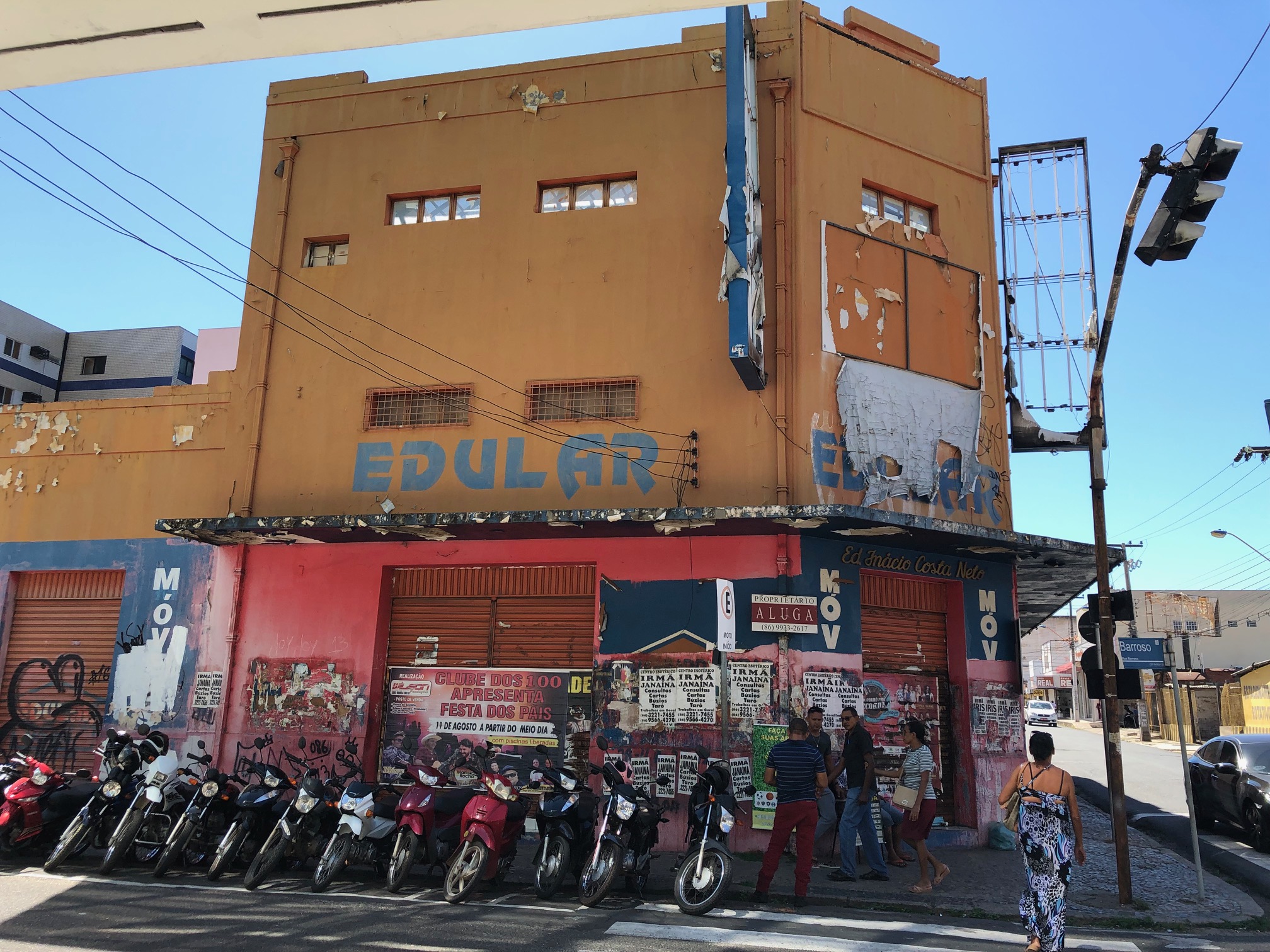 Prédio antigo onde funcionou as Casas Edular, pode desabar e causar graves danos