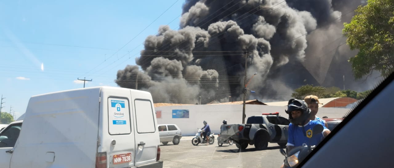 Carro de Bombeiro no momento da chegado ao incêndio no Sacy