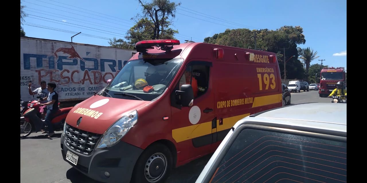 Carro de Bombeiro no momento da chegado ao incêndio no Sacy