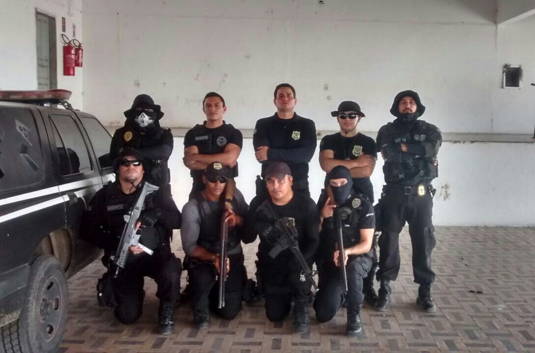 Edmar Lima posa com colegas operacionais do Sistema Prisional do Ceará