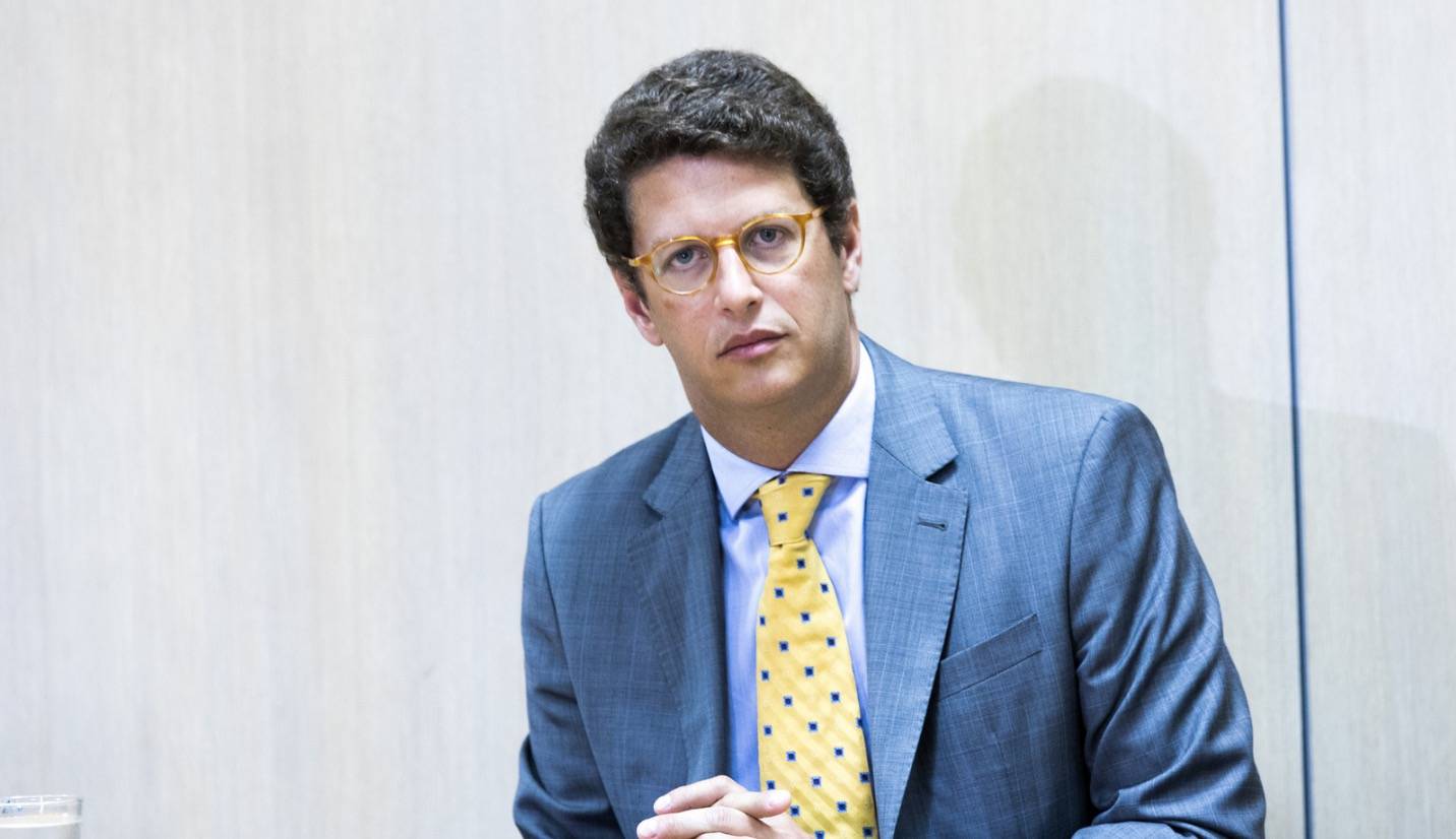 Ministro é internado na UTI por mal estar