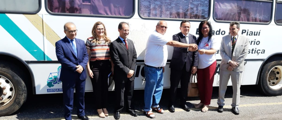 Fazenda da Paz recebe doação de ônibus do TJ-PI