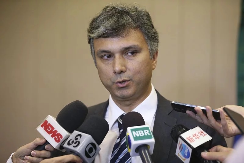 Entre os denunciados, está o atual chefe da Assessoria Especial de Relações Internacionais do Ministério da Economia, Esteves Colnago