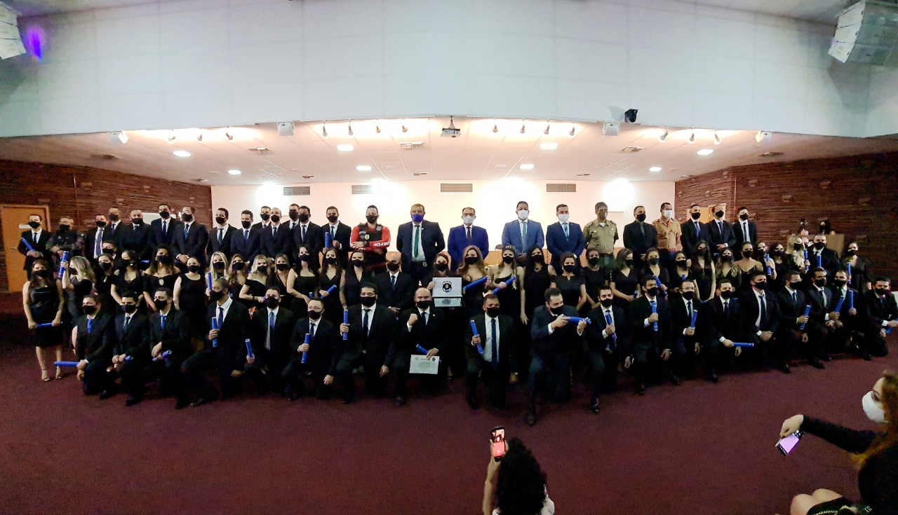 Foto oficial dos alunos do I Curso de Formação Inicial à Polícia Penal do Piauí e do Brasil