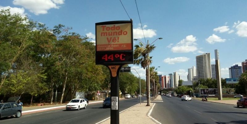 Termômetro de rua em Teresina marcou 44 ºC no final do ano de 2017