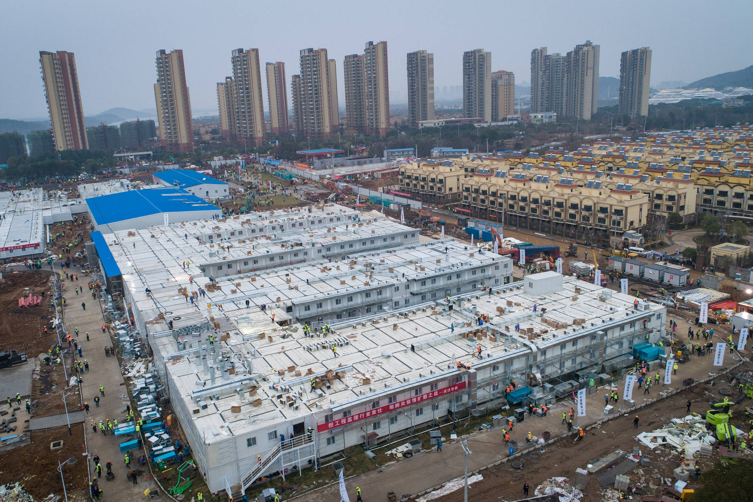 Hospital que representa bem o esforço do governo chinês, este foi construído em apenas dez dias