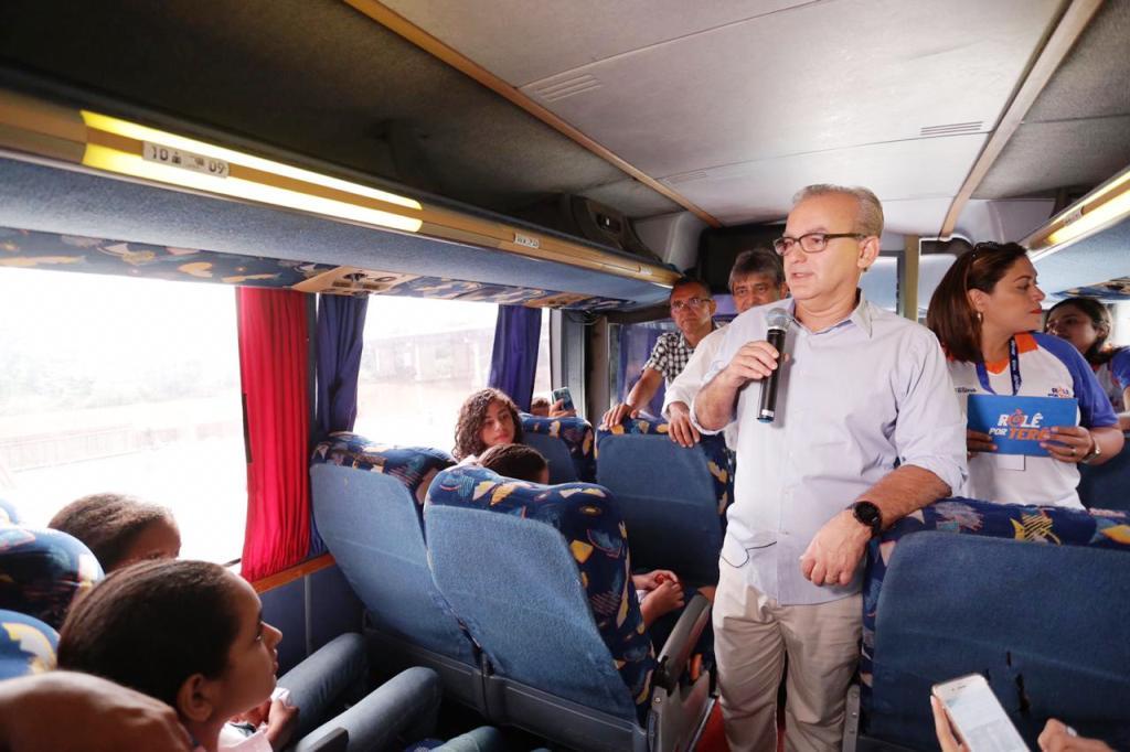 Prefeito apresenta Teresina para os alunos da Escola Olímpio Castro
