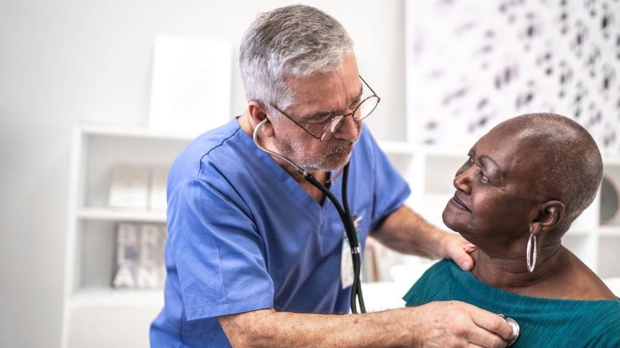 Uma dúvida comum entre as pessoas é: quando devo procurar um geriatra?