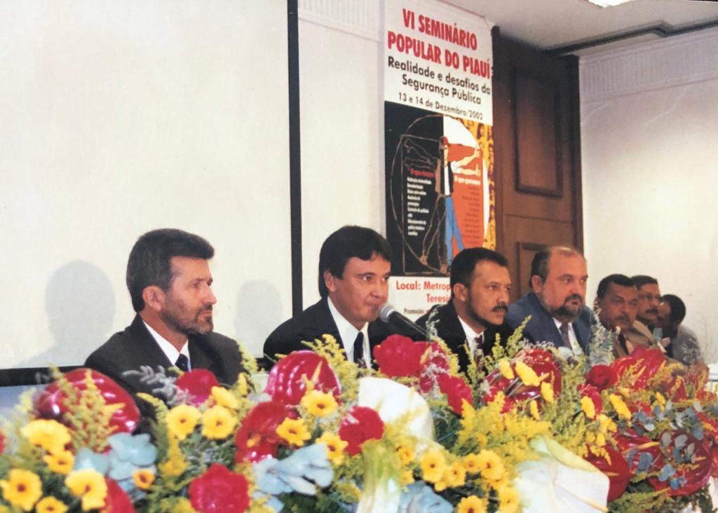 Ao centro o governador Wellington Dias