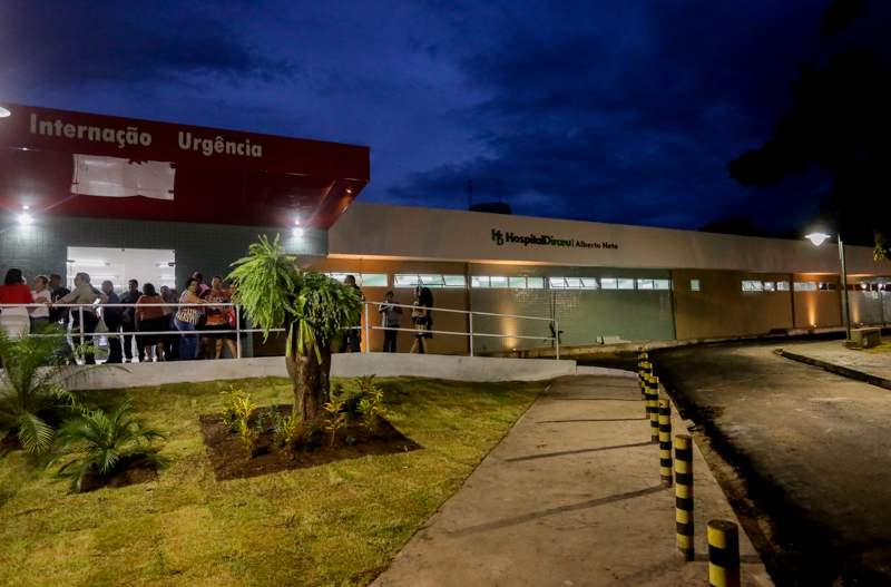 Hospital Alberto Neto, localizado no Dirceu, foi reinaugurado pelo prefeito Firmino Filho e pelo presidente da  (FMS), Charles Silveira , nesta terça-feira (10)