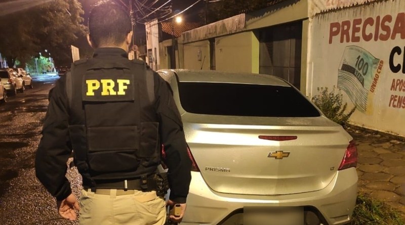 Os policiais detectaram também que um dos indivíduos, que é considerado de alta periculosidade, responde processos na esfera criminal por homicídio