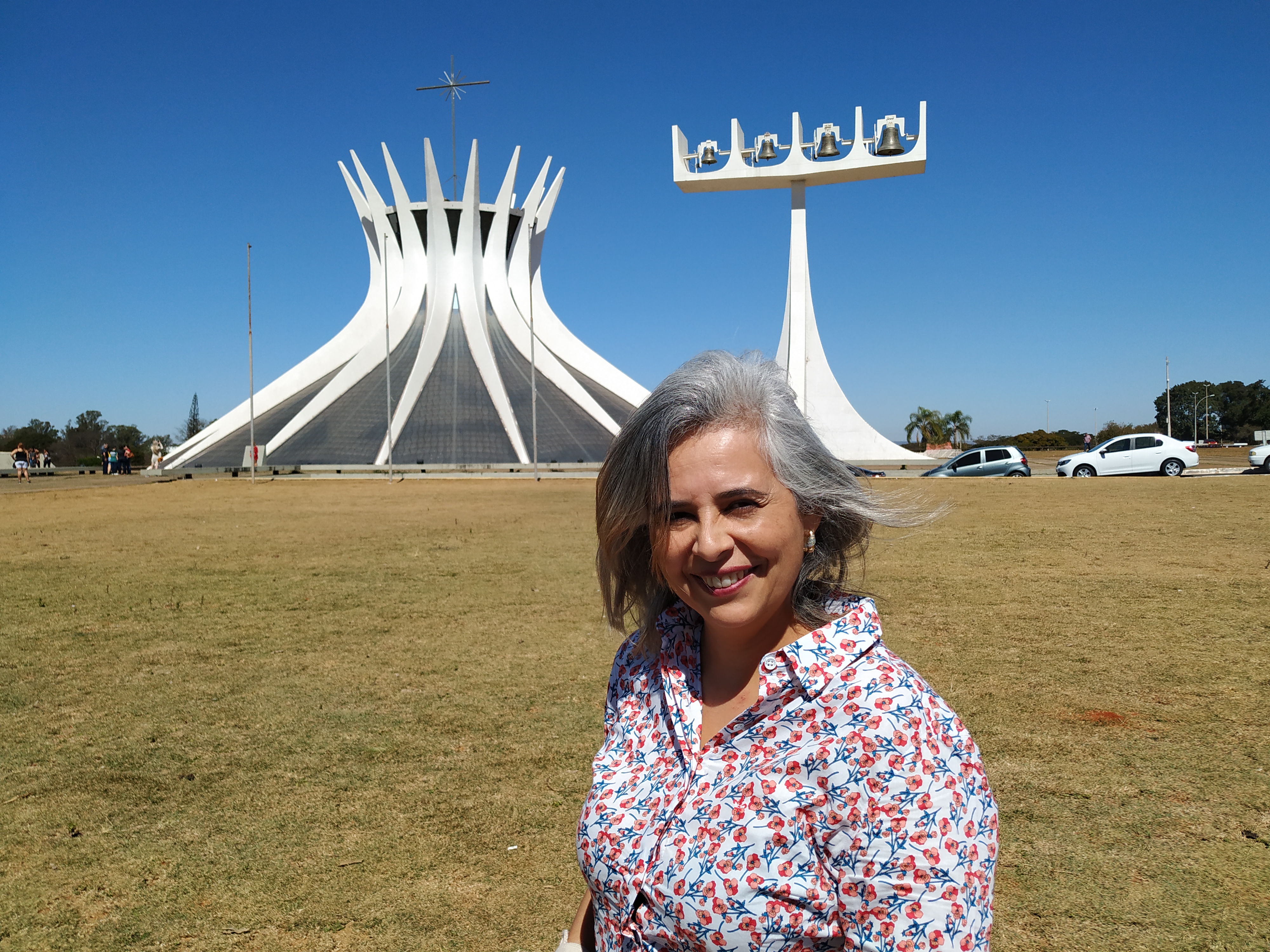 Catedral de Brasília e os quatros sinos que anunciam o Evangelho aos quatro cantos da terra