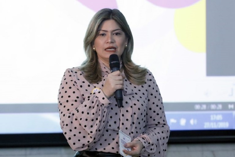 Deputada Aline Gurgel.