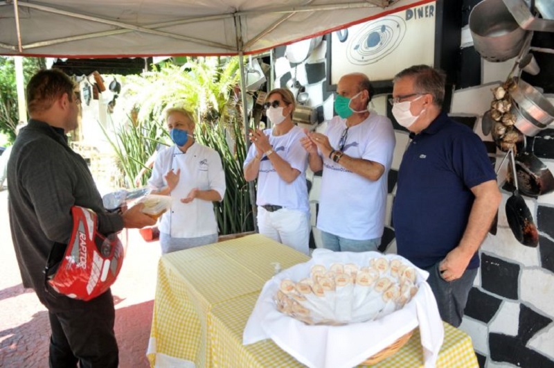 Doações de kits com itens indispensáveis para higienização e segurança contra a COVID-19