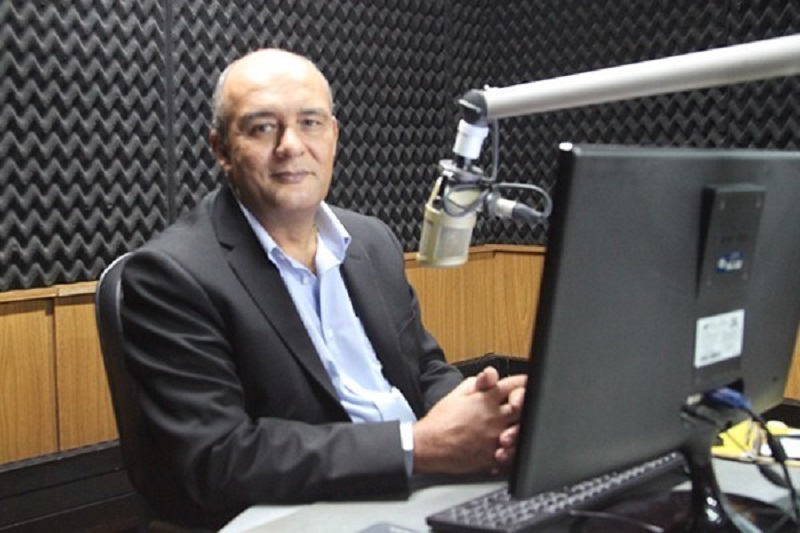 Jornalista e radialista Roberto Fernandes