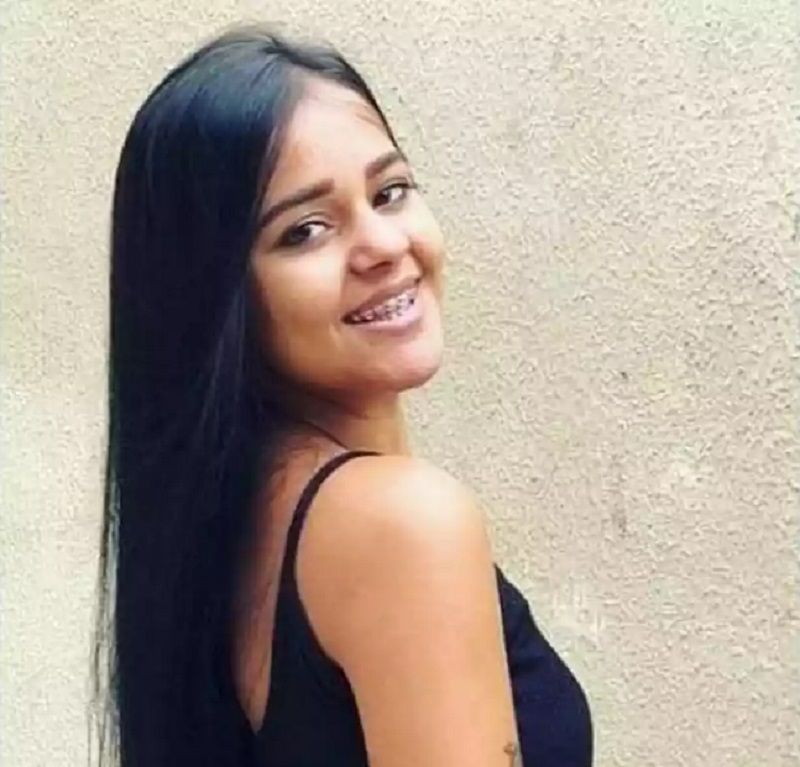 Lydia dos Santos de Oliveira, 20 anos