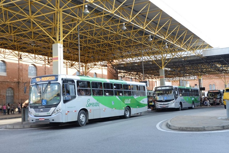Motoristas paralisam transporte público em Sorocaba por falta de pagamento.
