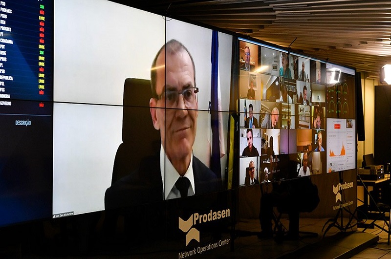 O senador Fabiano Contarato (Rede-ES) é o autor da proposta