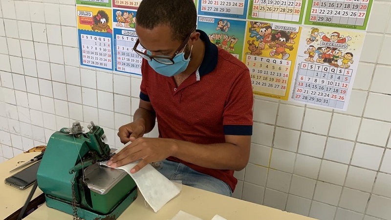 'Projeto Cuide-se' produz cerca de 500 máscaras por dia para doação em Garanhuns.