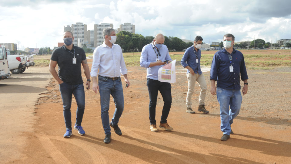 A área total do hospital de campanha é de 2 mil m² construídos mais a urbanização de toda a área ao redor