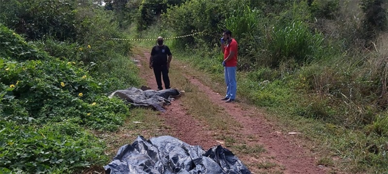 Corpo enrolado em lençóis e lona foi encontrado em meio a uma estrada vicinal no povoado Vista Alegre