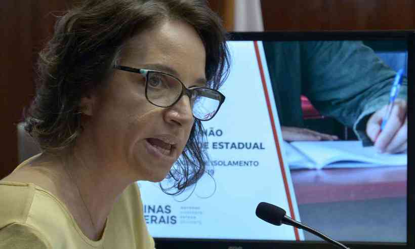 Secretária de estado da Educação, Júlia Sant'Anna