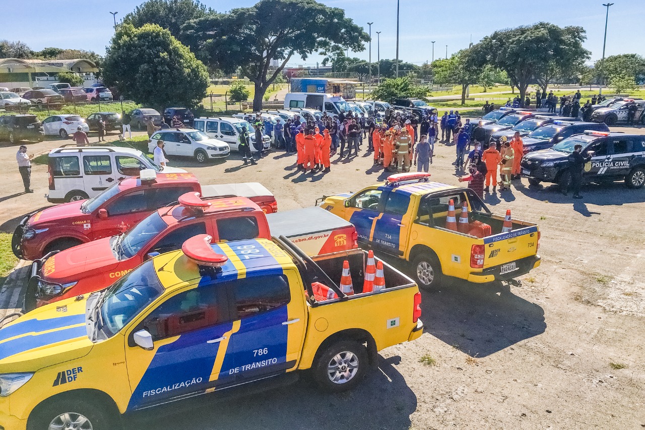 Além da tropa da saúde pública, megaoperação reuniu homens e mulheres do DER/DF, do Corpo de Bombeiros e das polícias Civil e Militar, entre outros órgãos