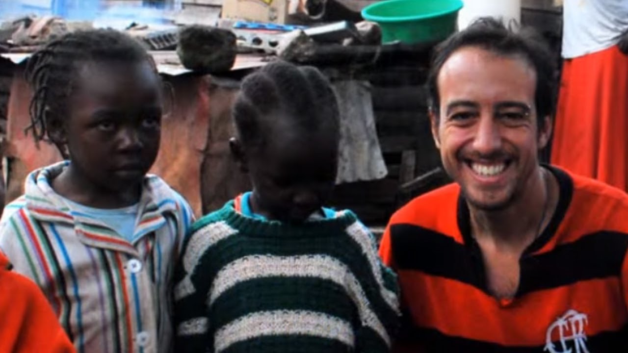 Gabriel e crianças africanas:  o “bom amigo branco”