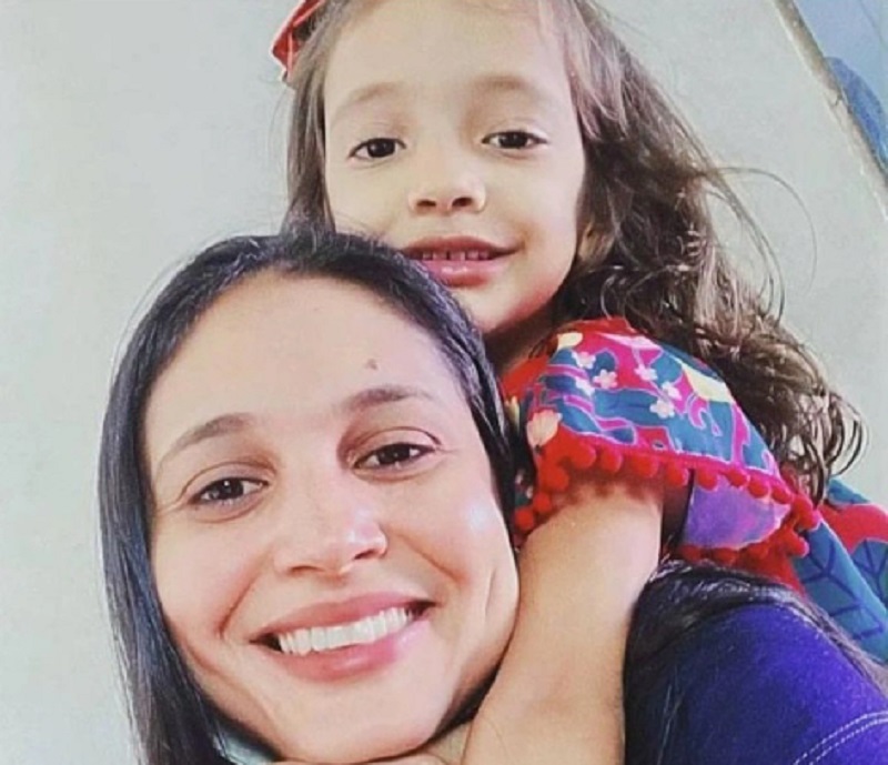 Julianne Bezerra Magalhães e a filha Maria Júlia Bezerra Magalhães