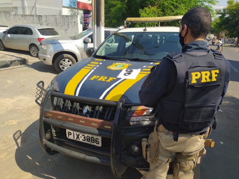 PRF cumpre mandado de prisão na BR-230