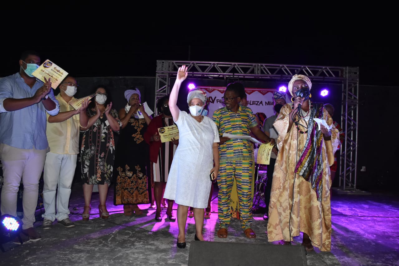 Regina Sousa é homenageada na Festa da Beleza Negra