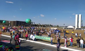 Manifestação de servidores contra PEC-32 em Brasília