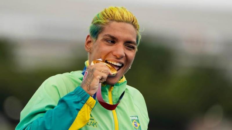 Ana Marcela Cunha conquistou o primeiro ouro da história da maratona aquática para o Brasil