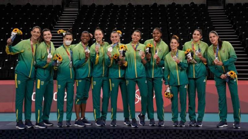 Brasil ficou com a medalha de prata no vôlei feminino, após a derrota para os Estados Unidos