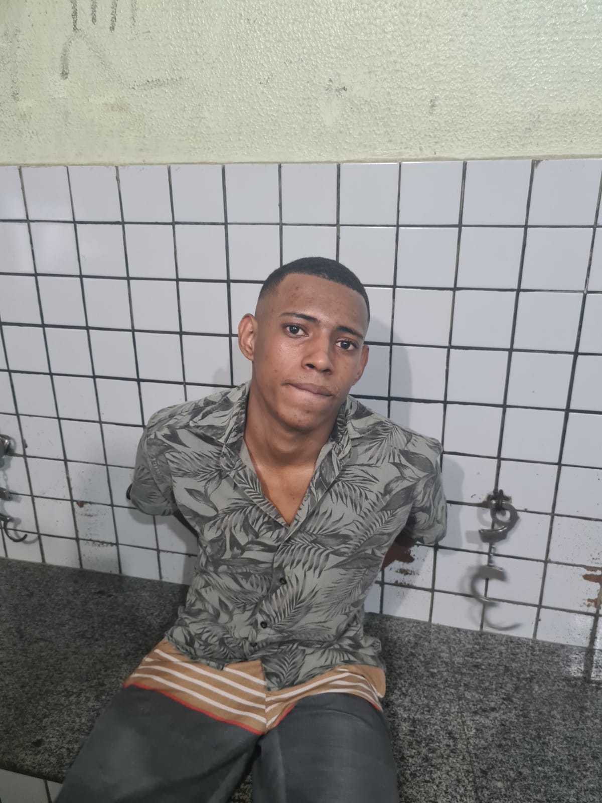 Homem preso por porte ilegal de arma de fogo