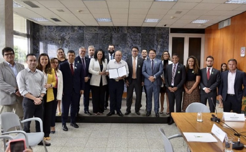 Ibaneis Rocha assina decreto que regulamenta Advocacia Dativa remunerada