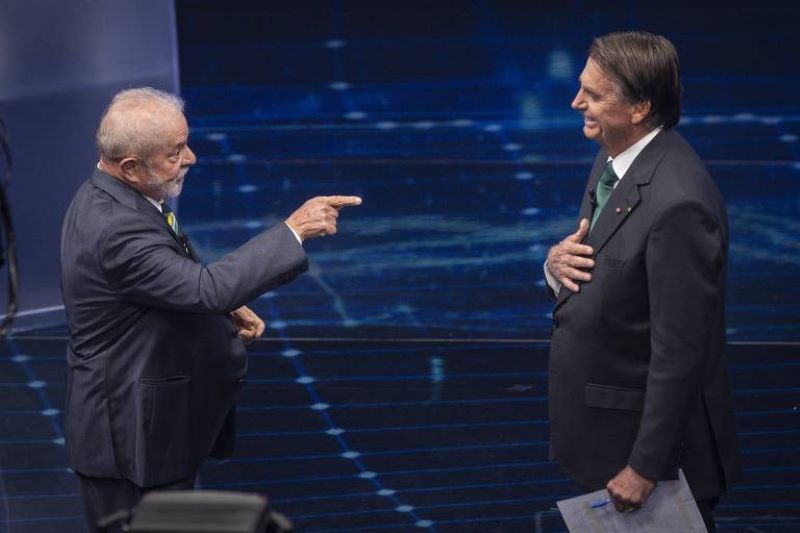 Lula e Bolsonaro durante debate da Band