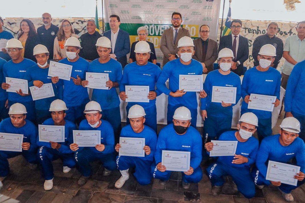 Reeducandos da Major César recebem certificados