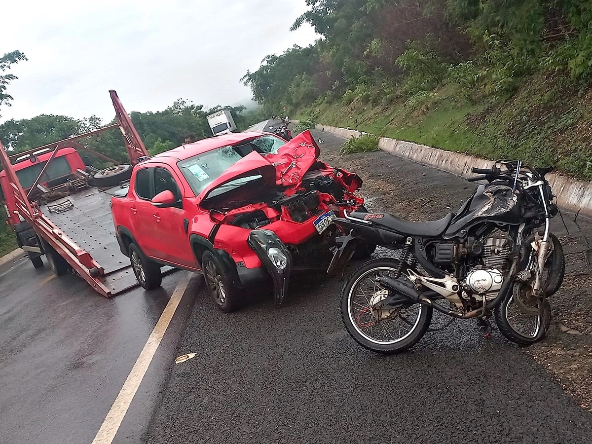 Colisão entre carro e moto deixa uma pessoa morta em Amarante