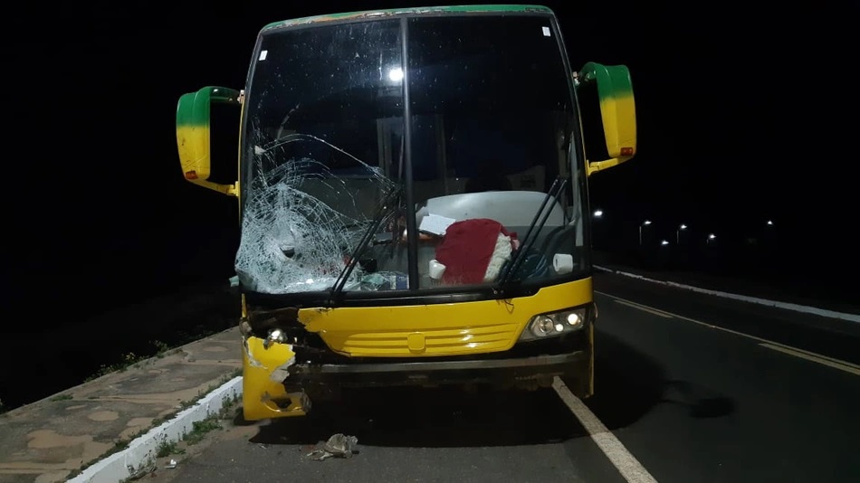 Colisão entre moto e ônibus deixa homem morto na BR-343 no Piauí