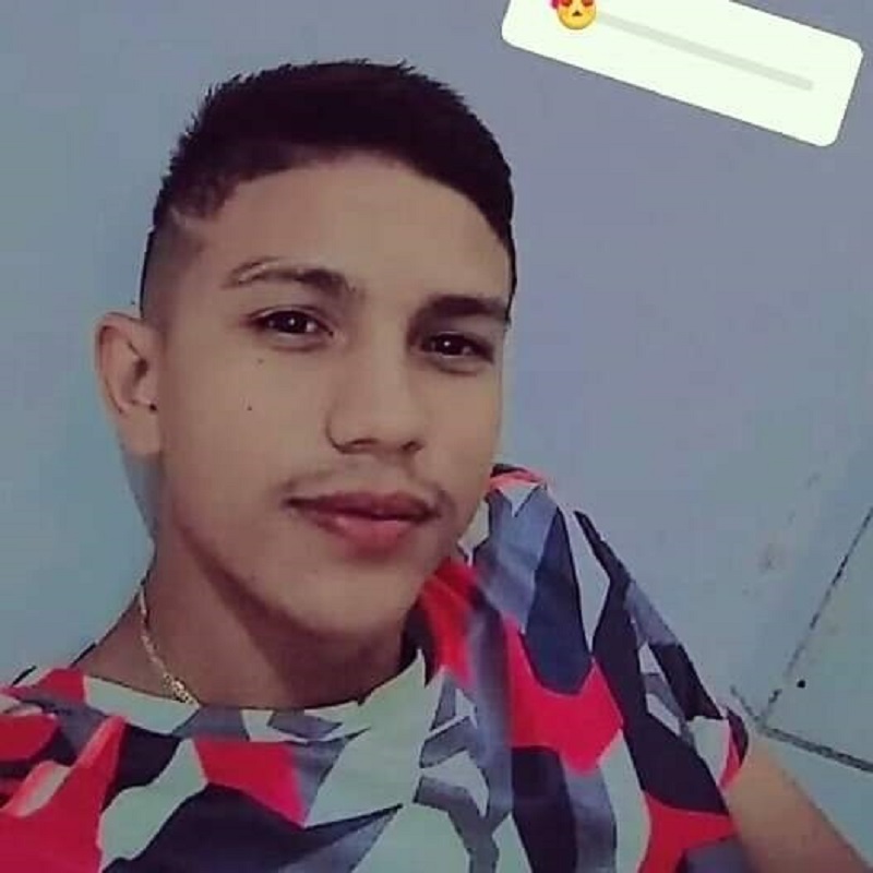 Jovem é morto a tiros em quadra de esportes