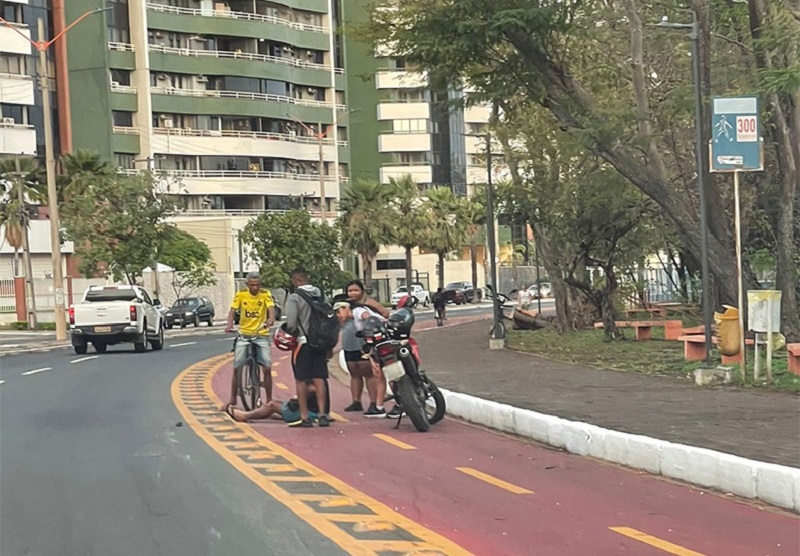 PM é atropelado por criminosos e cai desacordado após acidente