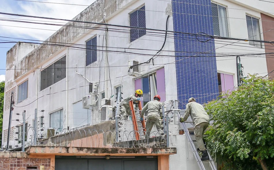 Eletricista morre eletrocutado no telhado de prédio no bairro Jóquei