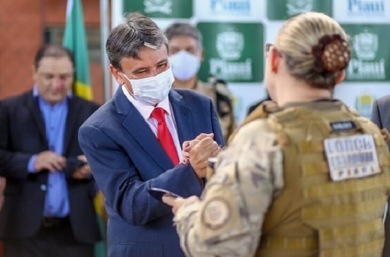 Governador entrega equipamentos e veículos para a segurança pública