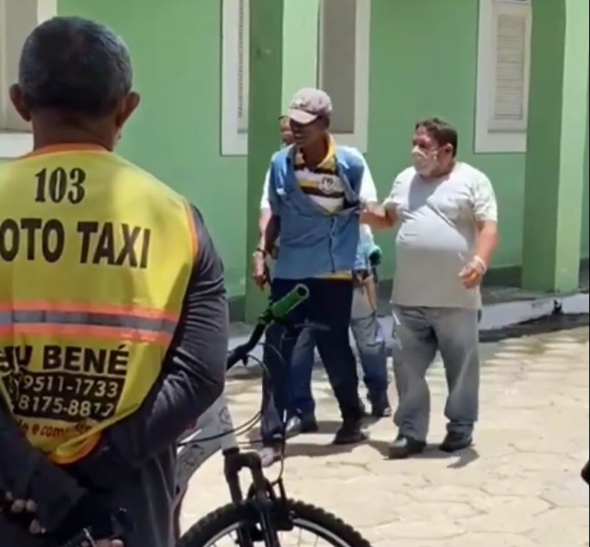 Homem é detido após tentar atear fogo na prefeitura