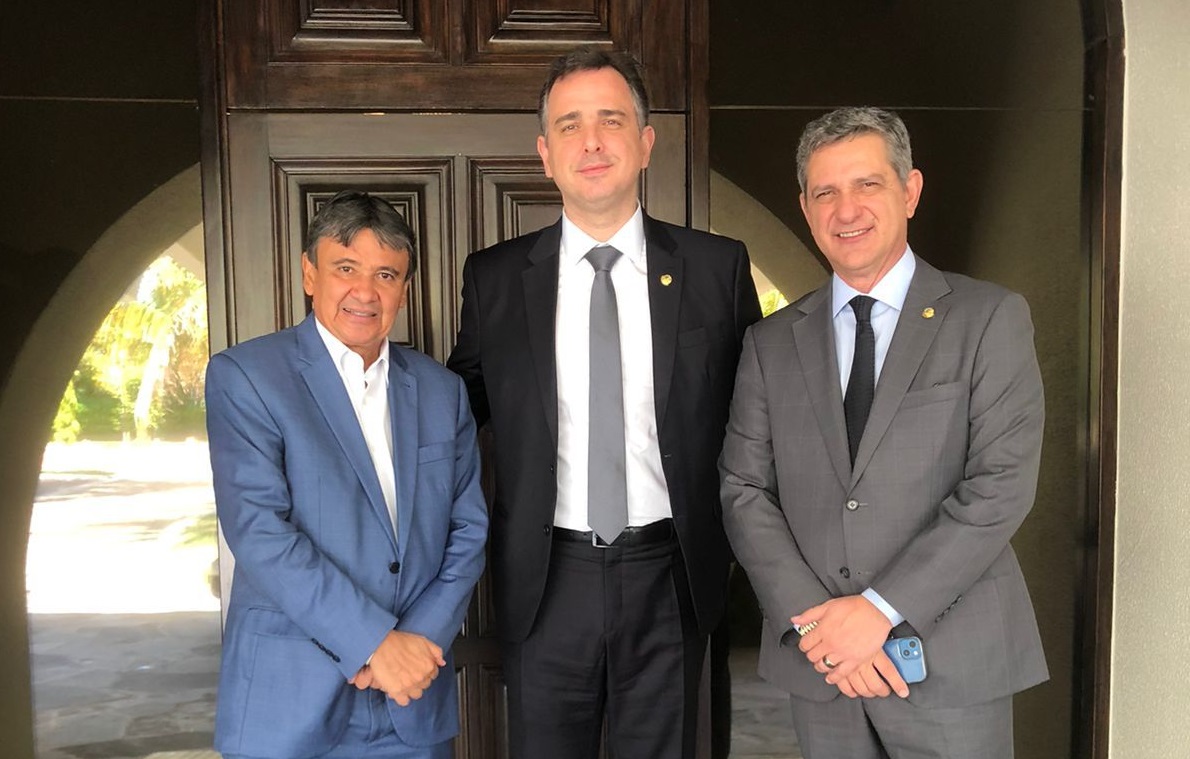 Wellington Dias com os sernadores Rodrigo Pacheco e Rogério Carvalho