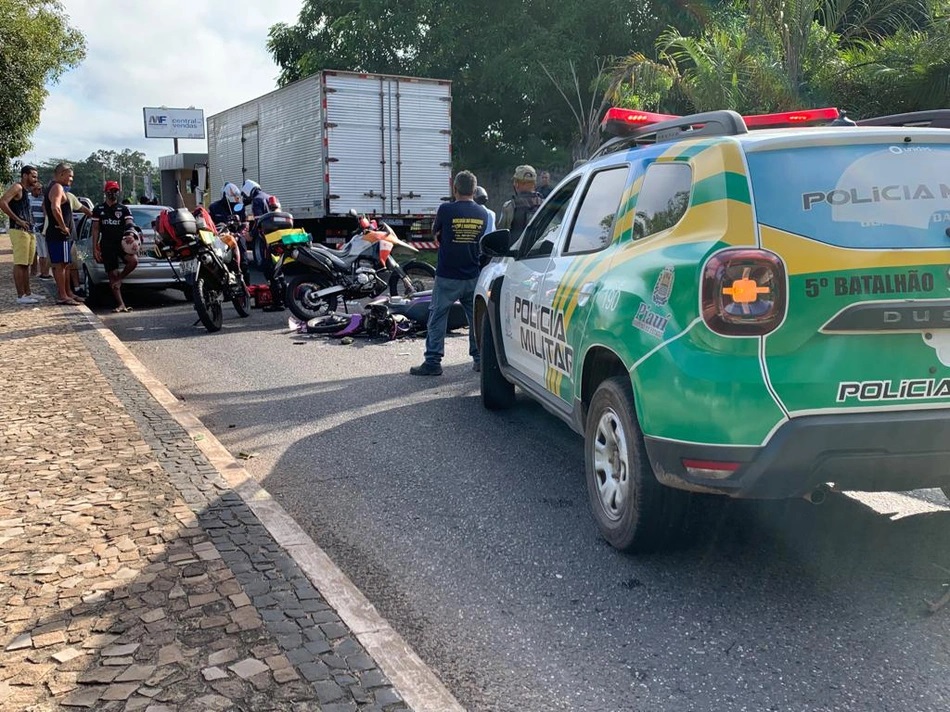 Mulheres ficam feridas em colisão entre moto e carro na Av. Kennedy